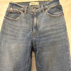 Abercrombie 90s Slim Straight Ultra High Rise Jeans (Curve Love)